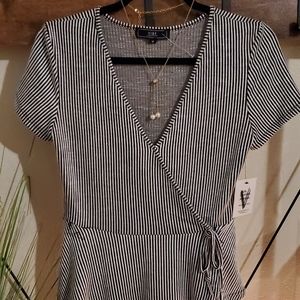 Crossover tie v-neck blouse
